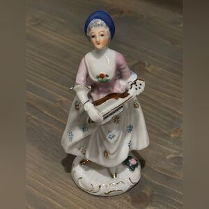 Vintage~Porcelain Woman~Lady Figurine~Playing Mandolin~Made In Occupied Japan~BR